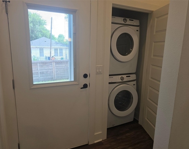 7601 Carver Ave - Photo Thumbnail 12