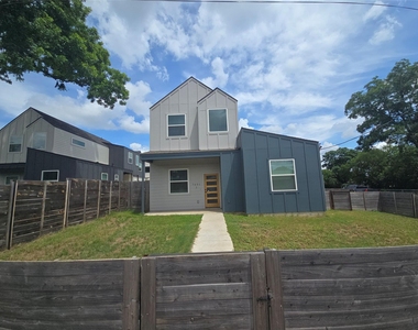 7601 Carver Ave - Photo Thumbnail 1