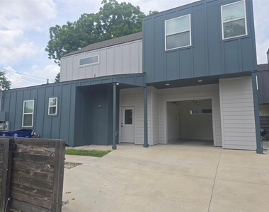 7601 Carver Ave - Photo Thumbnail 2