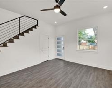 7601 Carver Ave - Photo Thumbnail 14