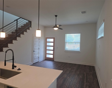 7601 Carver Ave - Photo Thumbnail 11