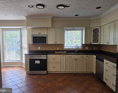 101 Tarks Lane - Photo Thumbnail 5