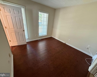 101 Tarks Lane - Photo Thumbnail 9