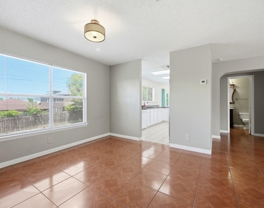 4507 Sherwood Way - Photo Thumbnail 7