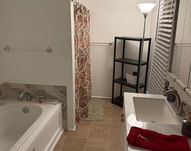 402 N 2nd Street - Photo Thumbnail 7