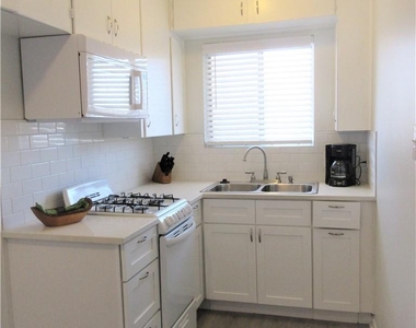 926 E Dean Keeton St - Photo Thumbnail 6