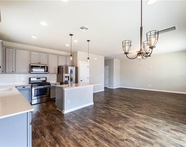 5413 Traviston Dr - Photo Thumbnail 6