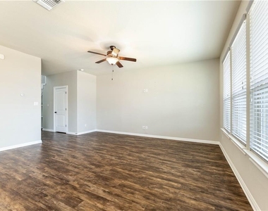 5413 Traviston Dr - Photo Thumbnail 4