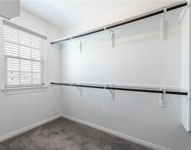 5413 Traviston Dr - Photo Thumbnail 23