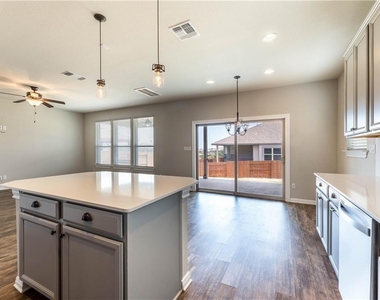 5413 Traviston Dr - Photo Thumbnail 9