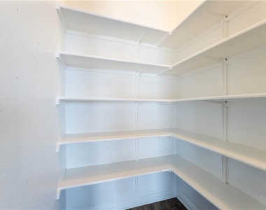 5413 Traviston Dr - Photo Thumbnail 12