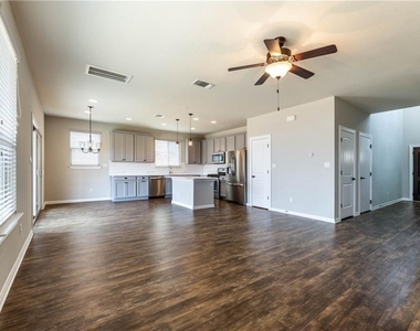 5413 Traviston Dr - Photo Thumbnail 3