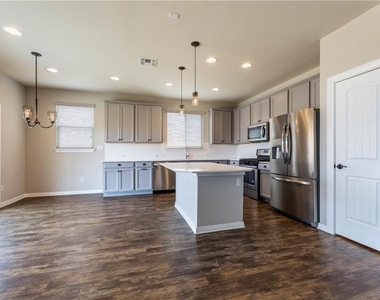 5413 Traviston Dr - Photo Thumbnail 5