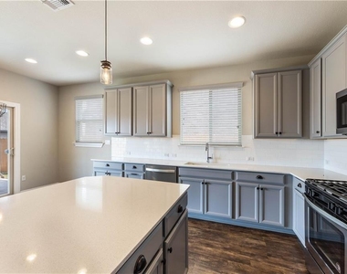5413 Traviston Dr - Photo Thumbnail 10