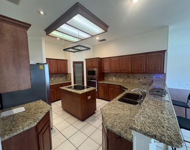 16101 W Dorman Dr - Photo Thumbnail 4