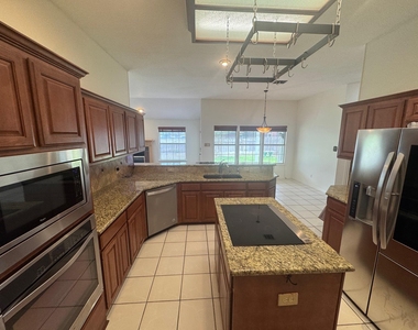 16101 W Dorman Dr - Photo Thumbnail 5