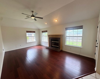 16101 W Dorman Dr - Photo Thumbnail 8