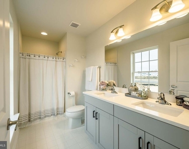 519 Horsey Boulevard - Photo Thumbnail 8
