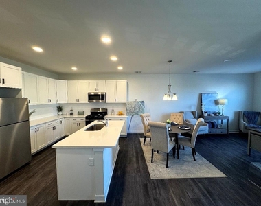 514 Nickerjack Way - Photo Thumbnail 3