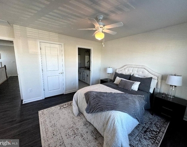514 Nickerjack Way - Photo Thumbnail 1