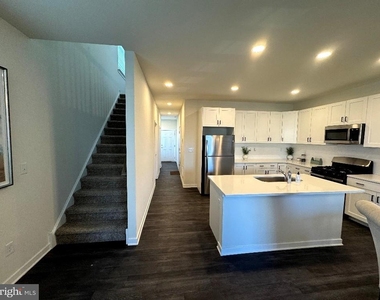 514 Nickerjack Way - Photo Thumbnail 2