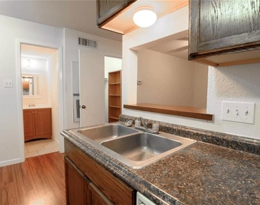 710 E Dean Keeton St - Photo Thumbnail 4