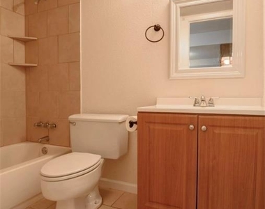 710 E Dean Keeton St - Photo Thumbnail 5