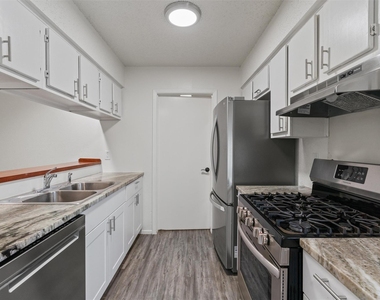 11411 Walnut Ridge Dr - Photo Thumbnail 5