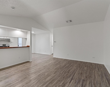 11411 Walnut Ridge Dr - Photo Thumbnail 2