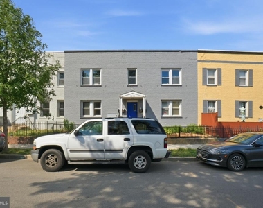 1250 Queen Street Ne - Photo Thumbnail 1