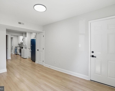 1250 Queen Street Ne - Photo Thumbnail 2
