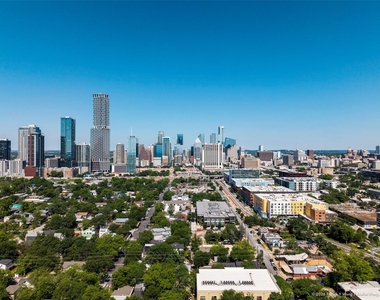 303 Navasota St - Photo Thumbnail 21