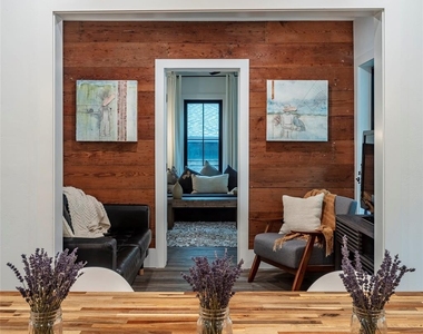 303 Navasota St - Photo Thumbnail 4