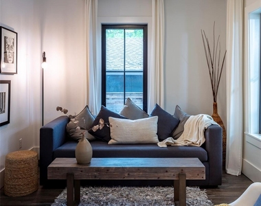 303 Navasota St - Photo Thumbnail 5