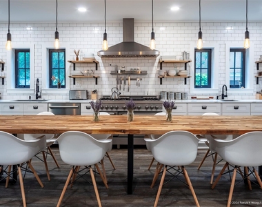 303 Navasota St - Photo Thumbnail 2
