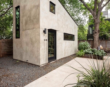 303 Navasota St - Photo Thumbnail 1
