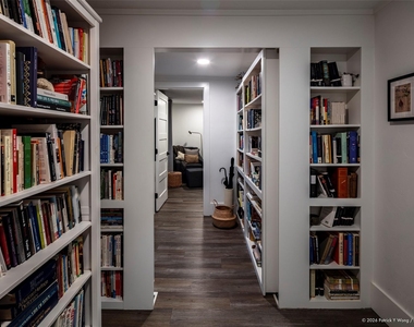 303 Navasota St - Photo Thumbnail 10