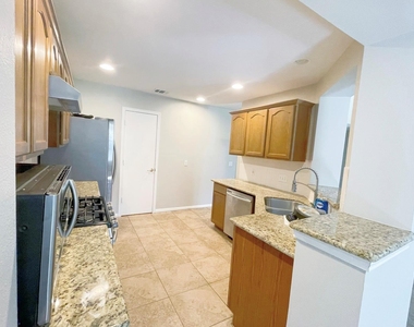 104 Cattail Cv - Photo Thumbnail 10