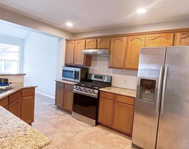 104 Cattail Cv - Photo Thumbnail 8
