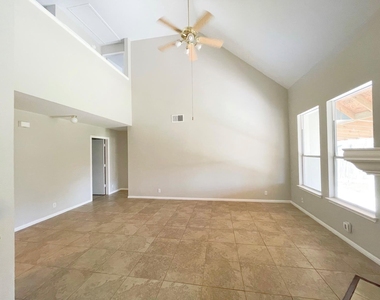 104 Cattail Cv - Photo Thumbnail 4
