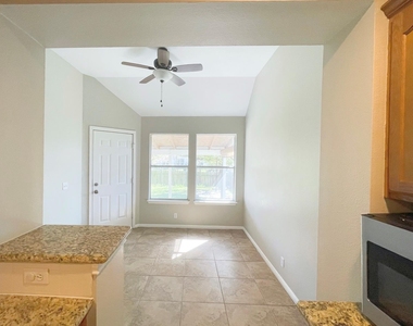 104 Cattail Cv - Photo Thumbnail 11
