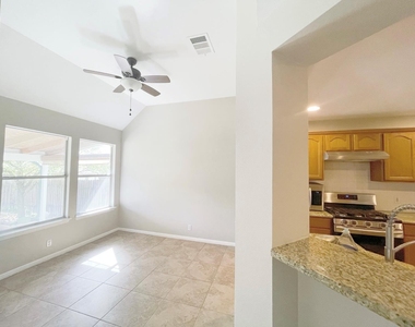 104 Cattail Cv - Photo Thumbnail 9