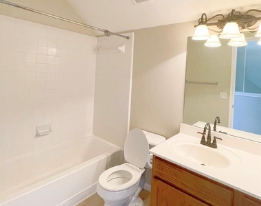 104 Cattail Cv - Photo Thumbnail 16