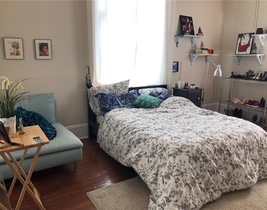906 W 22nd St - Photo Thumbnail 4