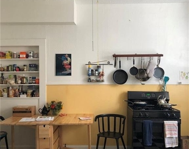 906 W 22nd St - Photo Thumbnail 2