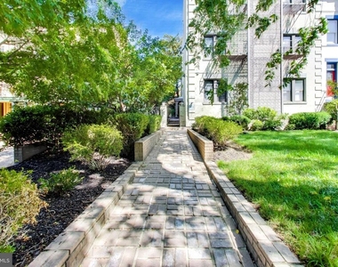 116 N Carolina Avenue Se - Photo Thumbnail 5