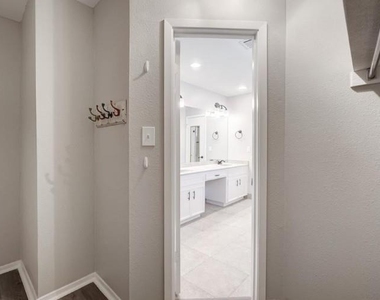 11428 Bristle Oak Trl - Photo Thumbnail 16