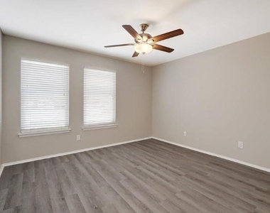 11428 Bristle Oak Trl - Photo Thumbnail 13