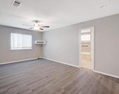 11428 Bristle Oak Trl - Photo Thumbnail 12