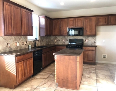 20625 Farm Pond Ln - Photo Thumbnail 7